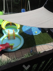 voile d’ombrage terrasse Suisse romande,voile d’ombrage balcon Lausanne,voile d’ombrage jardin Genève,voile d’ombrage Coolaroo Suisse,ombrage terrasse avec voile Coolaroo,voile d’ombrage triangulaire balcon,voile d’ombrage rectangulaire jardin,voile d’ombrage carrée terrasse,ombrage extérieur HDPE respirant,voile d’ombrage protection UV,voile d’ombrage installée en pente,ombrage moderne pour terrasse,voile d’ombrage résistante au vent,voile d’ombrage extérieure durable,solution d’ombrage Coolaroo Suisse